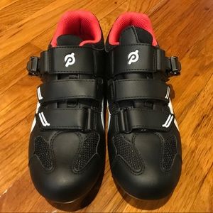 Peloton shoes size 7 (Euro size 38). No cleats.